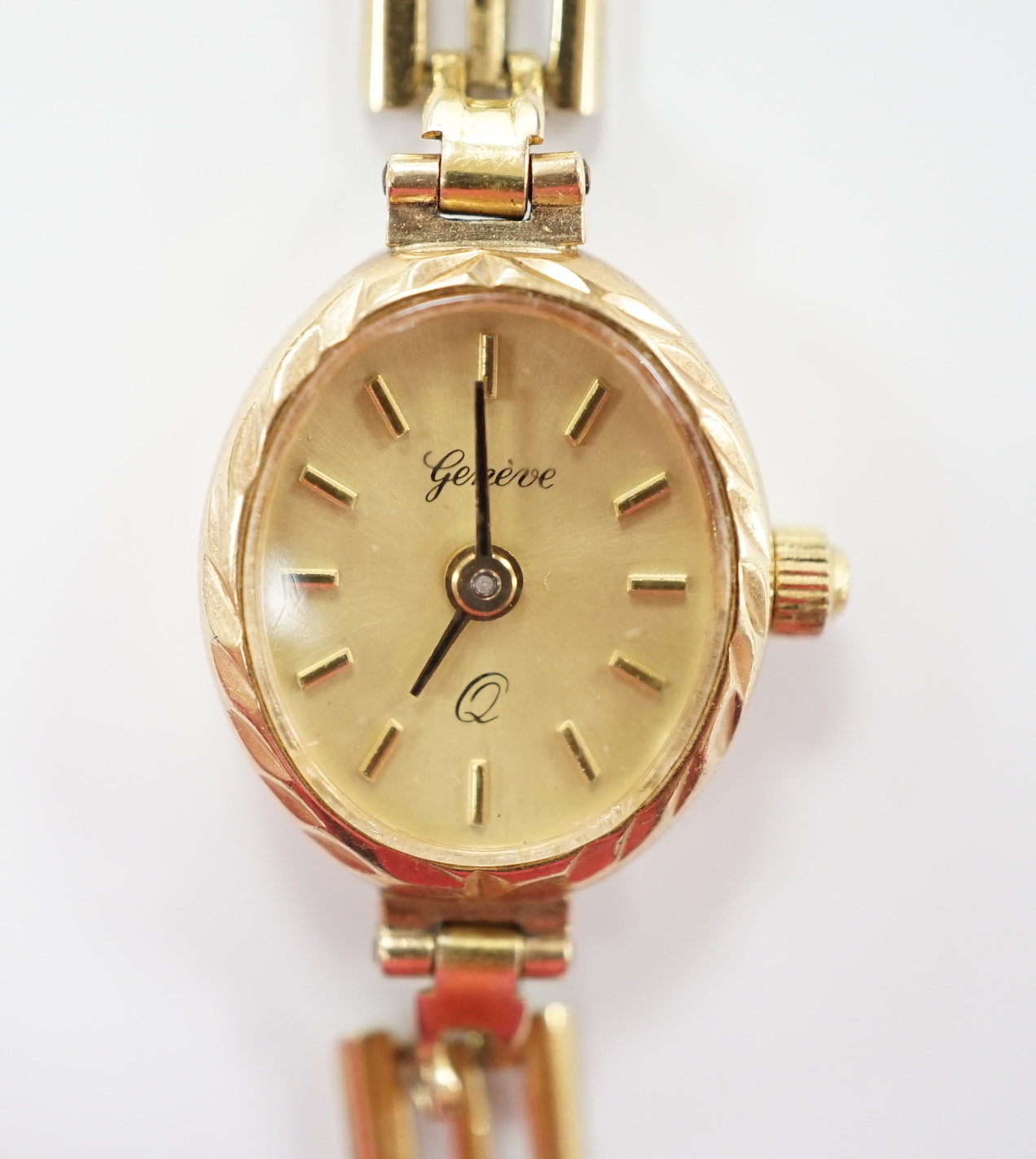 A lady's 9ct quartz wrist watch, on a 9ct gold bracelet, overall length 18cm